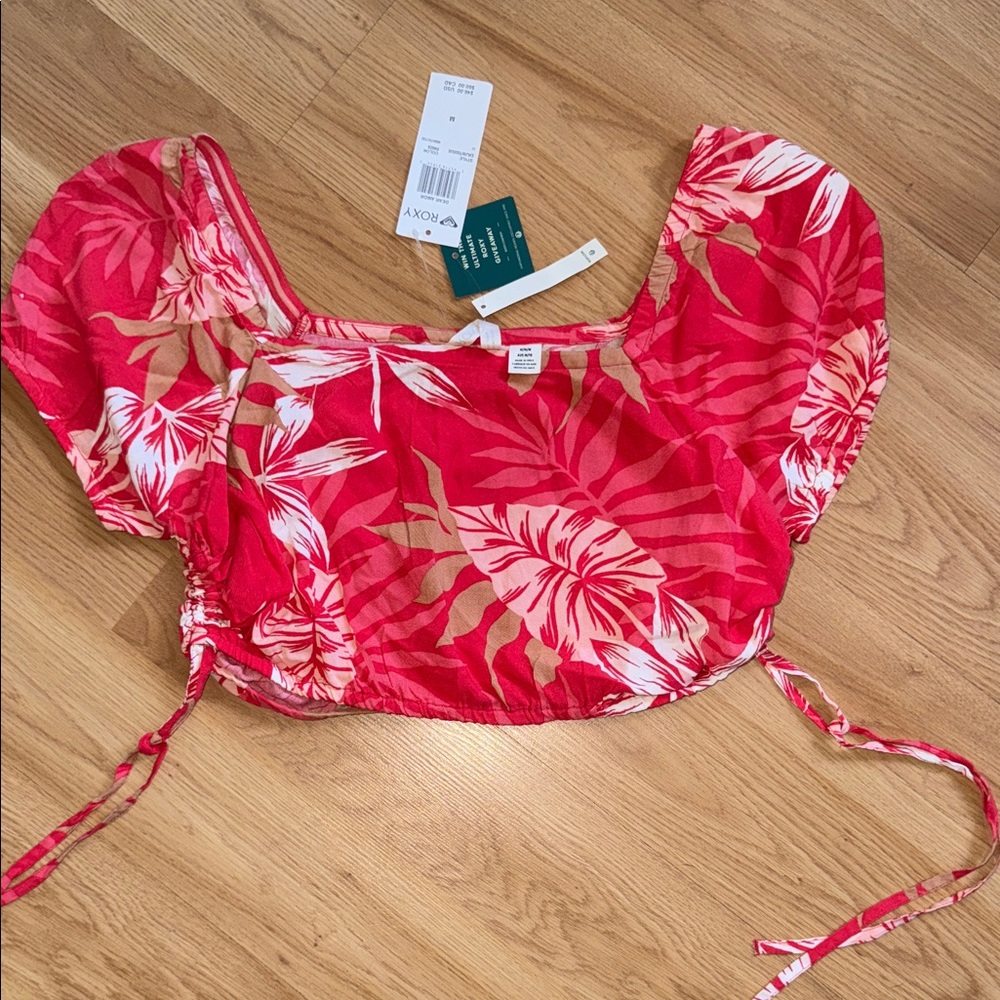 NWT Roxy Floral Red Puff Sleeve Crop Top Dear Amor Size medium Hawaiian Vacation